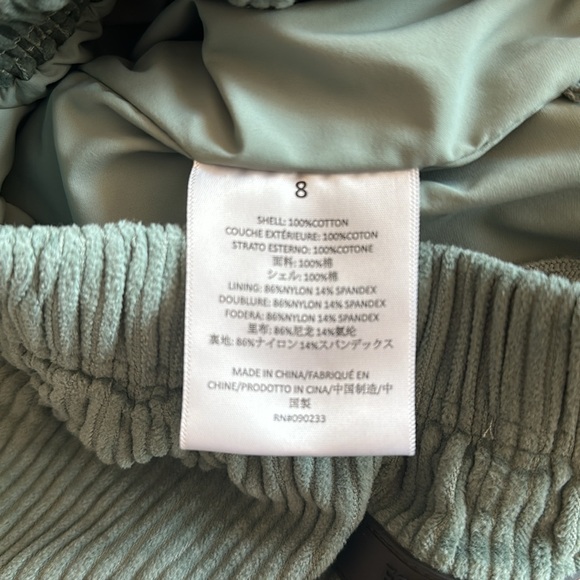 ESSENTIALS Fear of God boys shorts 8 green - Picture 4 of 4